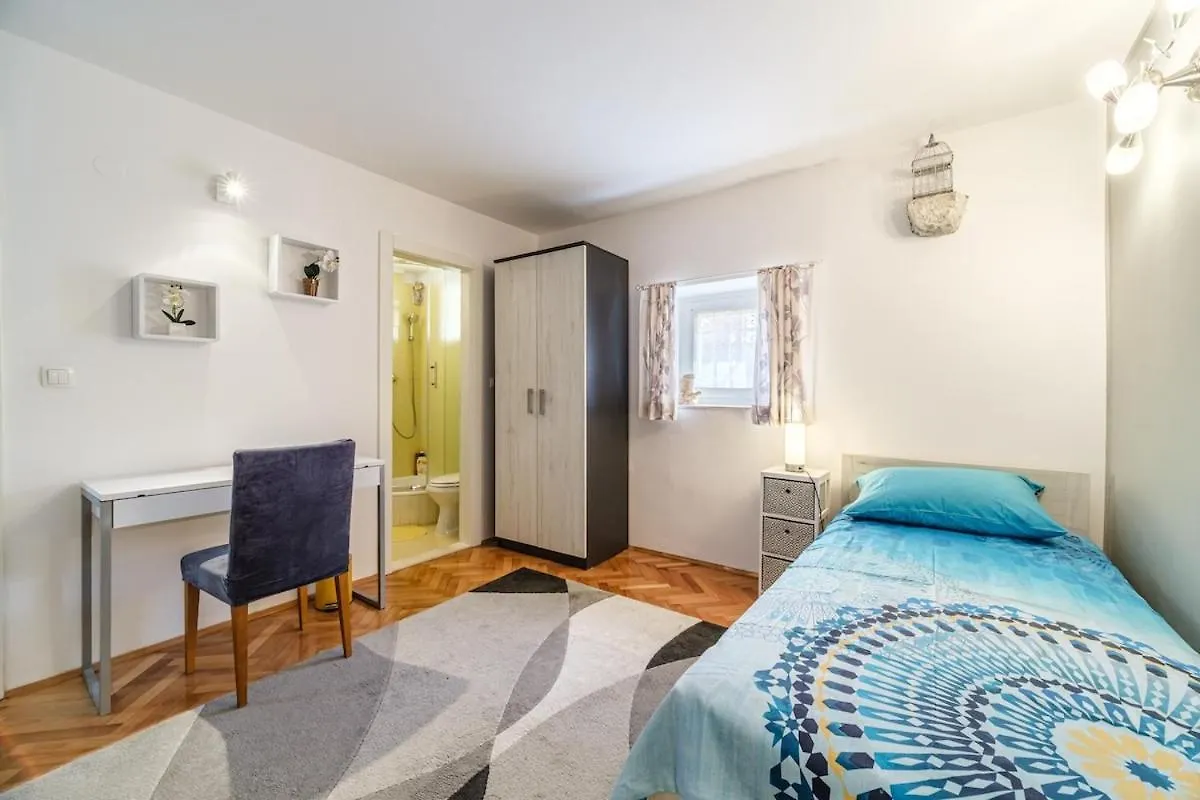 Centar Split Manus Apartment 0*,